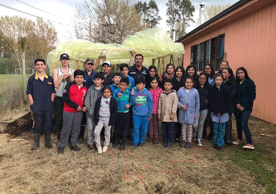 Colaboración con Escuela Tacamó, en la construcción de un invernadero.